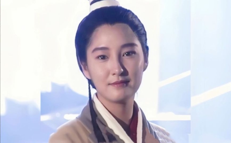 雪梨當年憑古天樂版的《神雕俠侶》中飾演李莫愁一角而爆紅，被譽為“最美李莫愁”