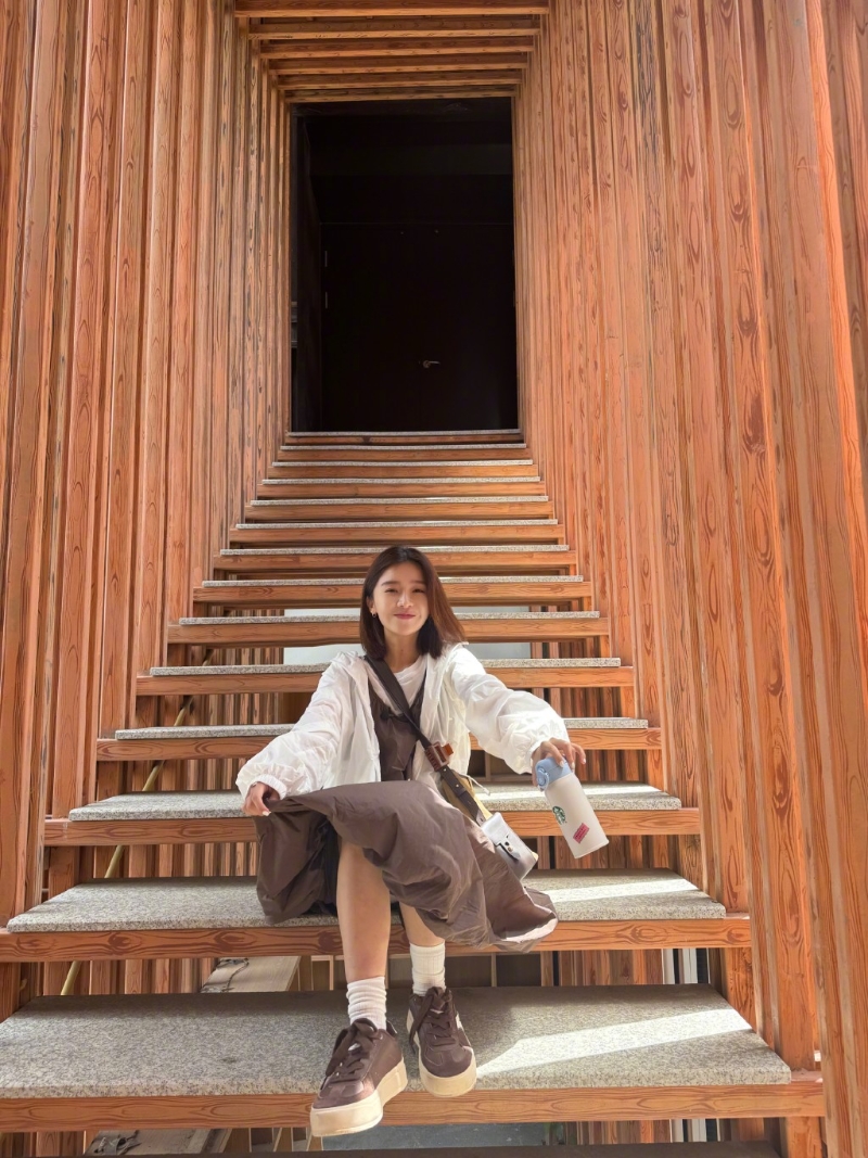 女星宋伊人被網民發現疑刪留言。