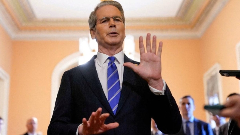 美國財政部長貝森特表示，中方推遲實施全面稀土管制，而美不對華商品加征100%關稅