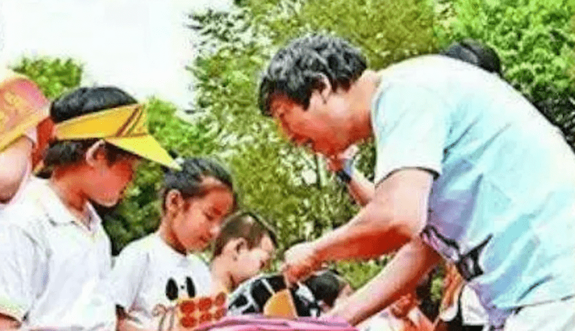 與此同時，李春平熱心公益捐款，曾被譽為“大陸第一慈善家”。