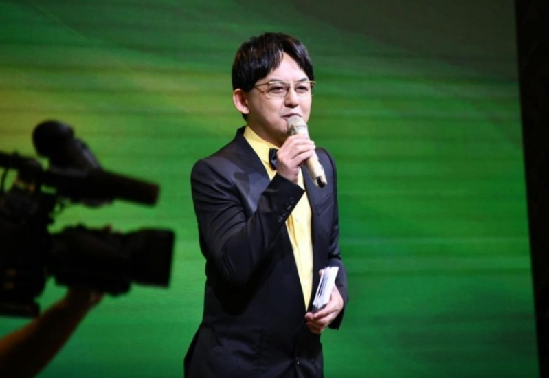 黃子佼被曝10年前性騷擾未成年少女，強吻及以藝術為由哄騙對方拍裸照。